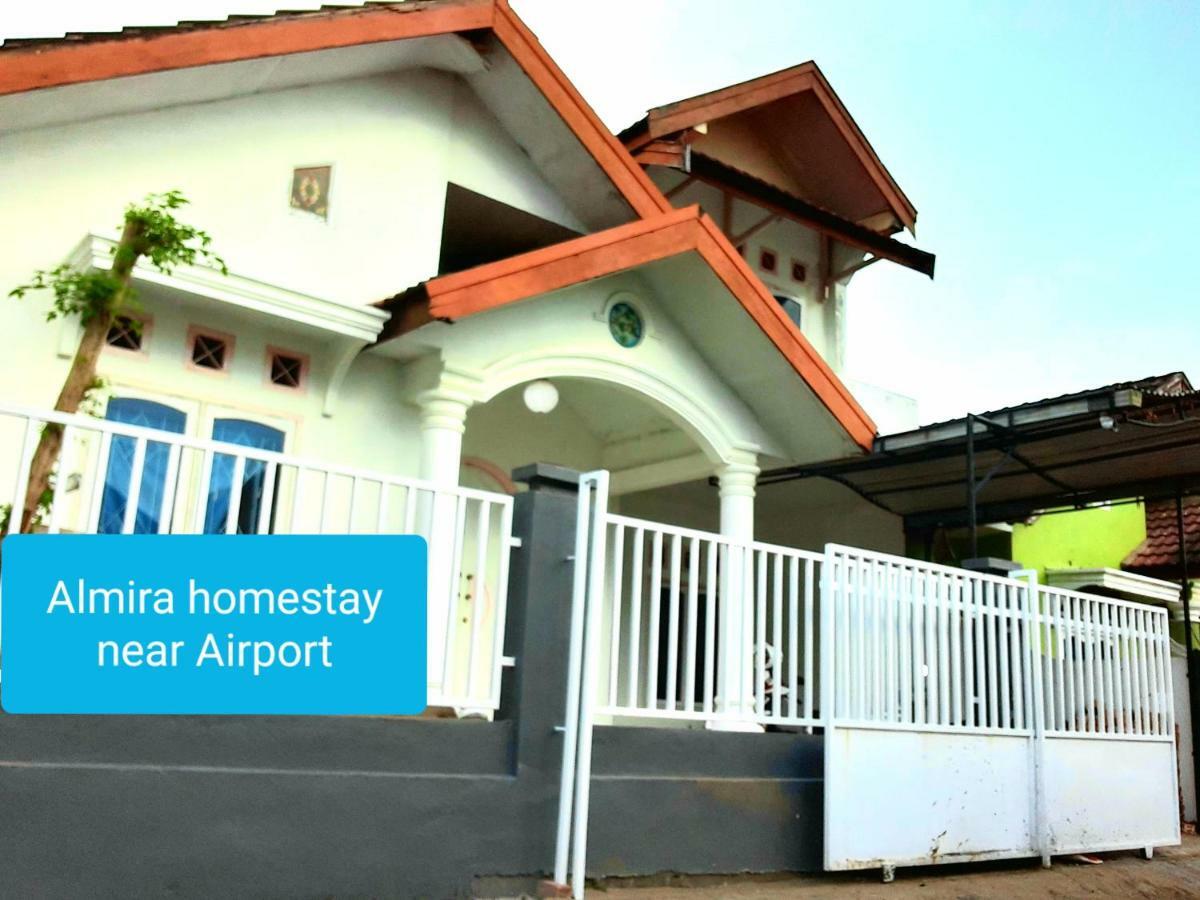 Almira Homestay Near Airport Джамби Экстерьер фото